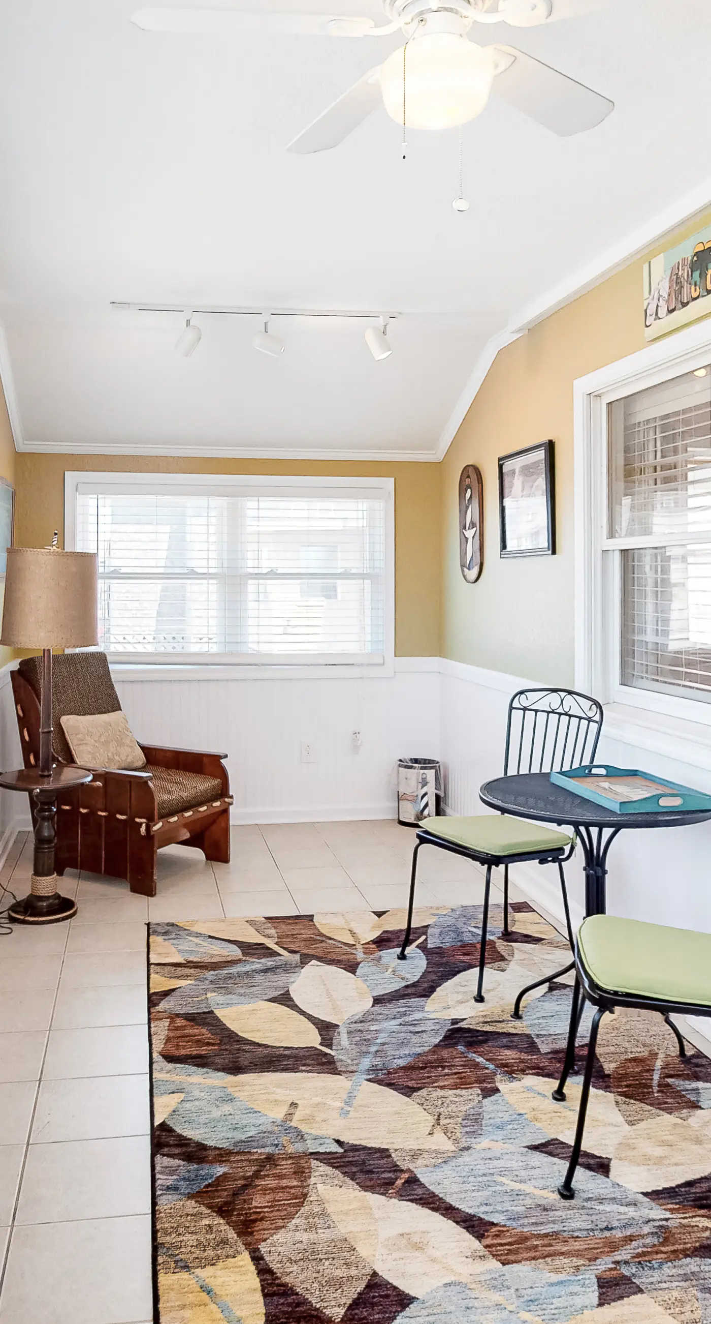 BXOR01 Holiday House