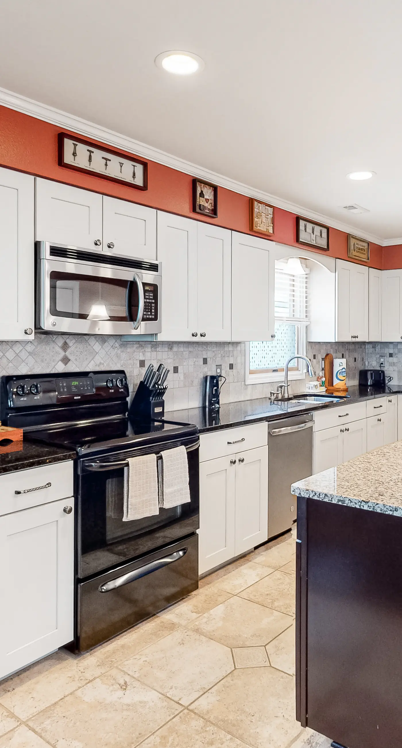 BXOR01 Holiday House