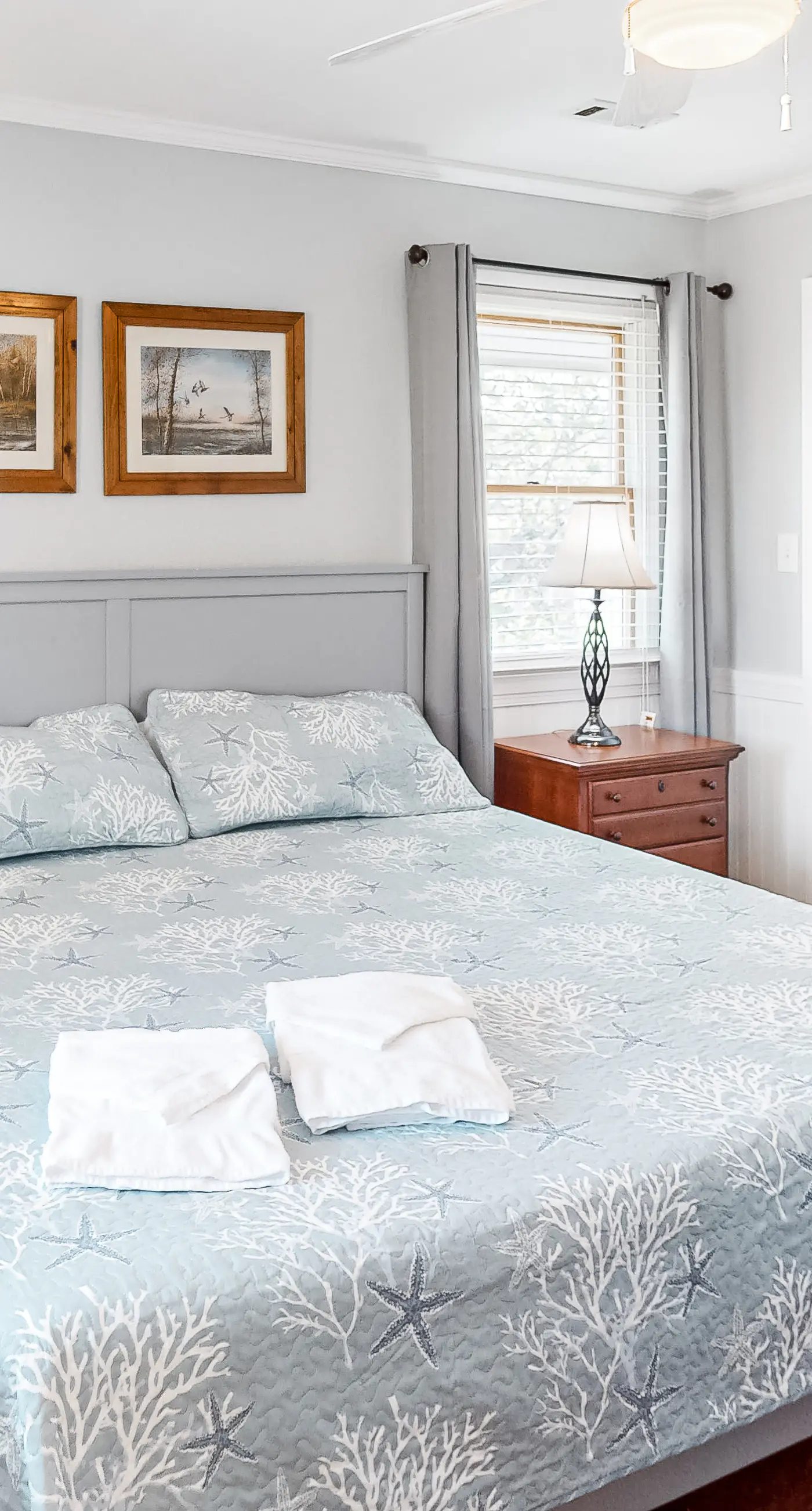 BXOR01 Holiday House