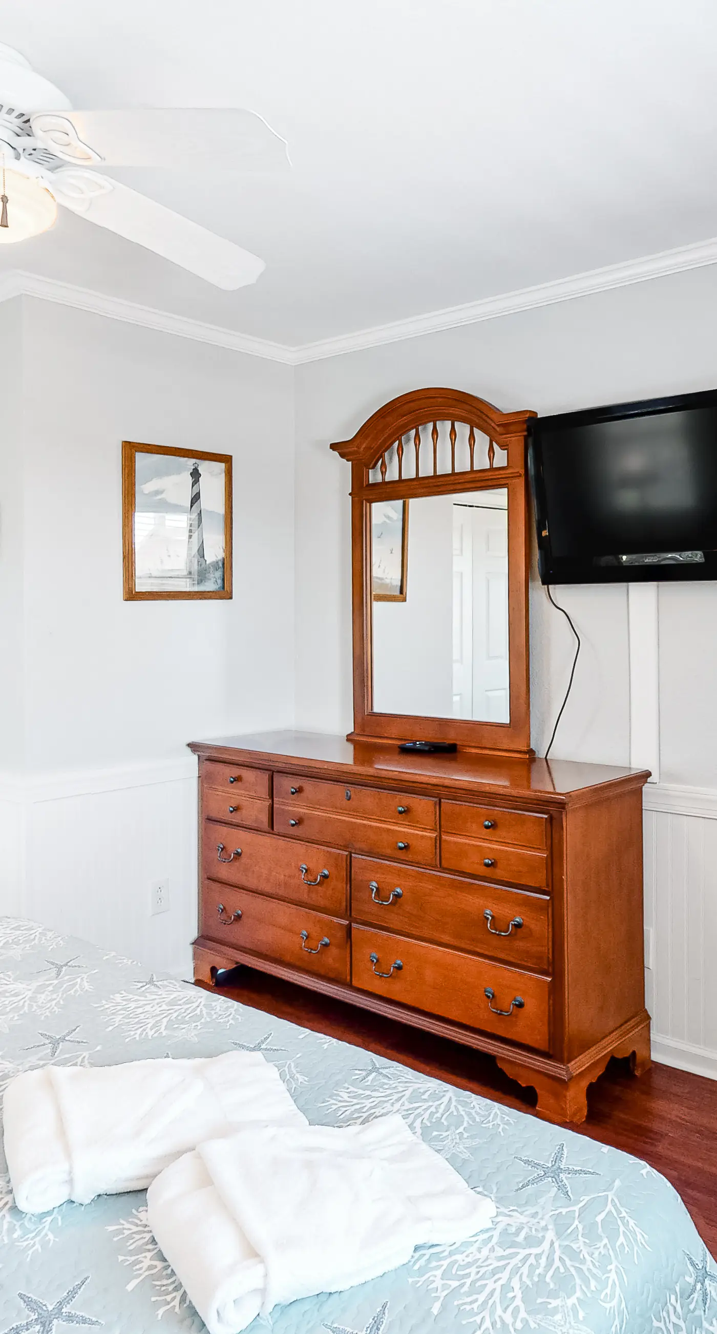 BXOR01 Holiday House