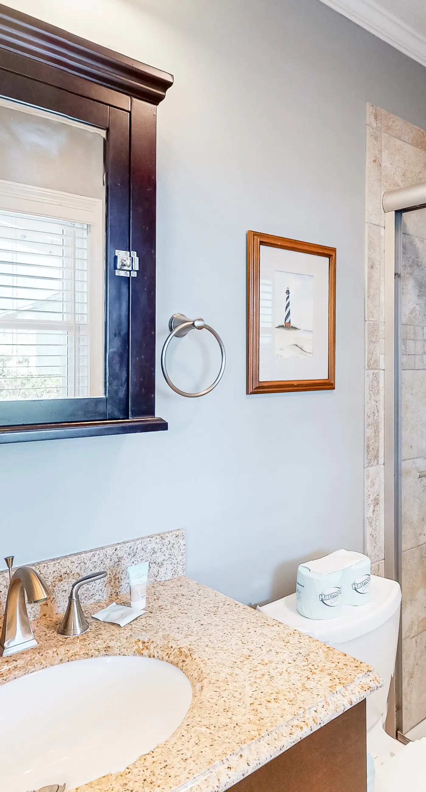 BXOR01 Holiday House