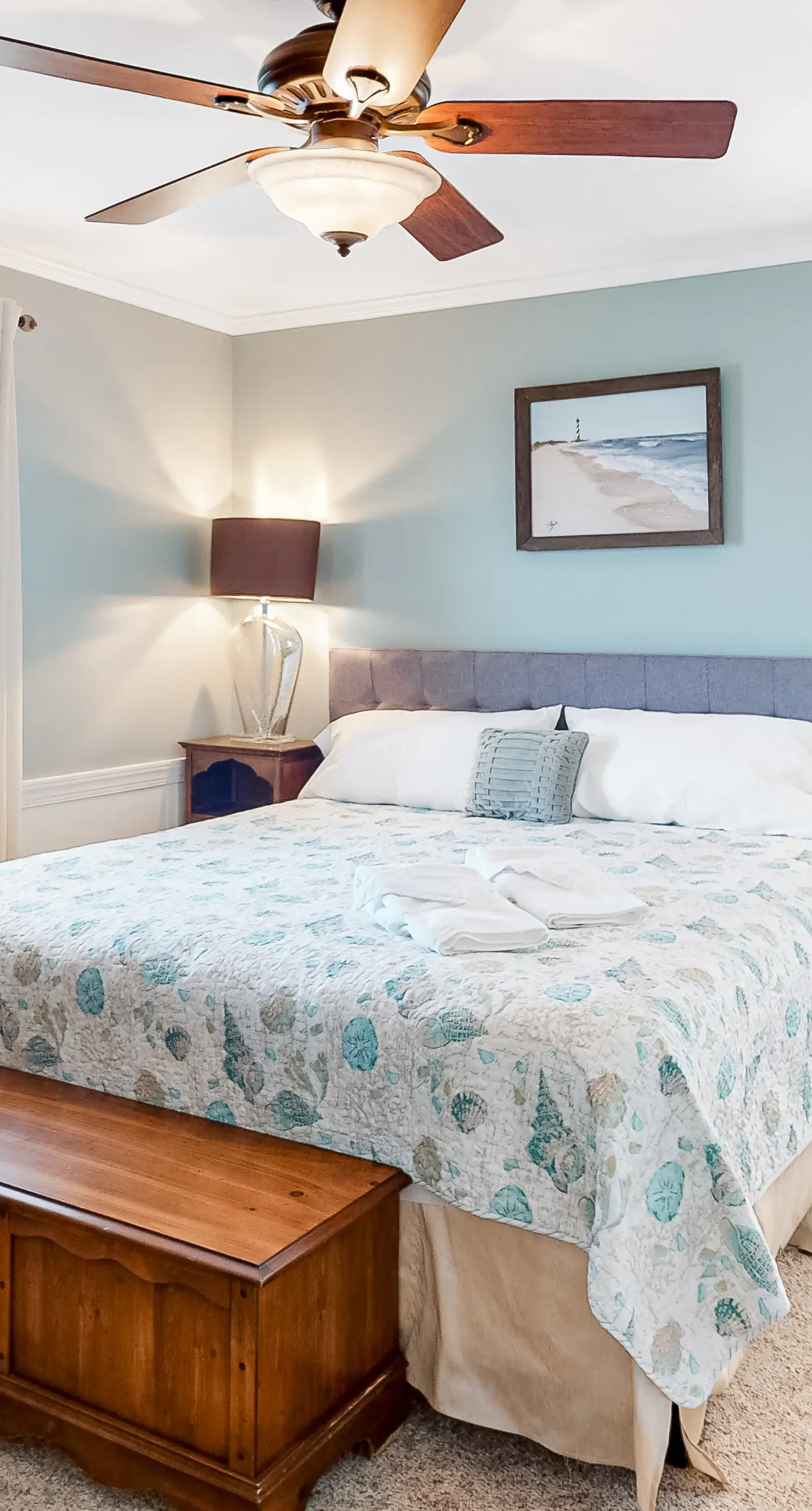 BXOR01 Holiday House