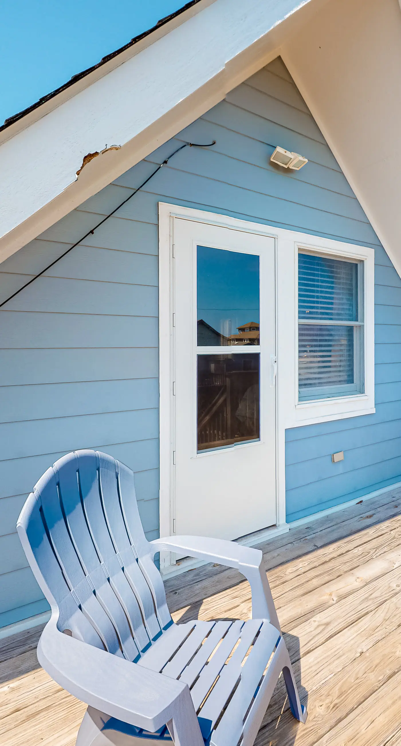 BXOR01 Holiday House