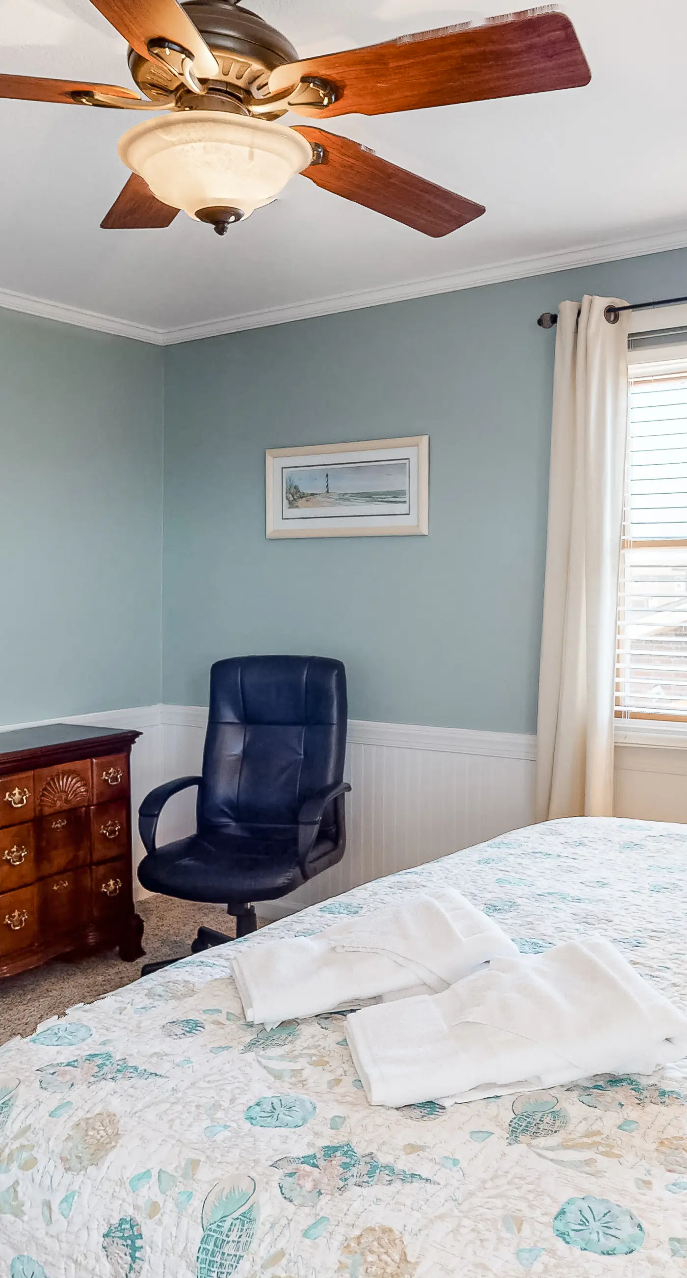 BXOR01 Holiday House