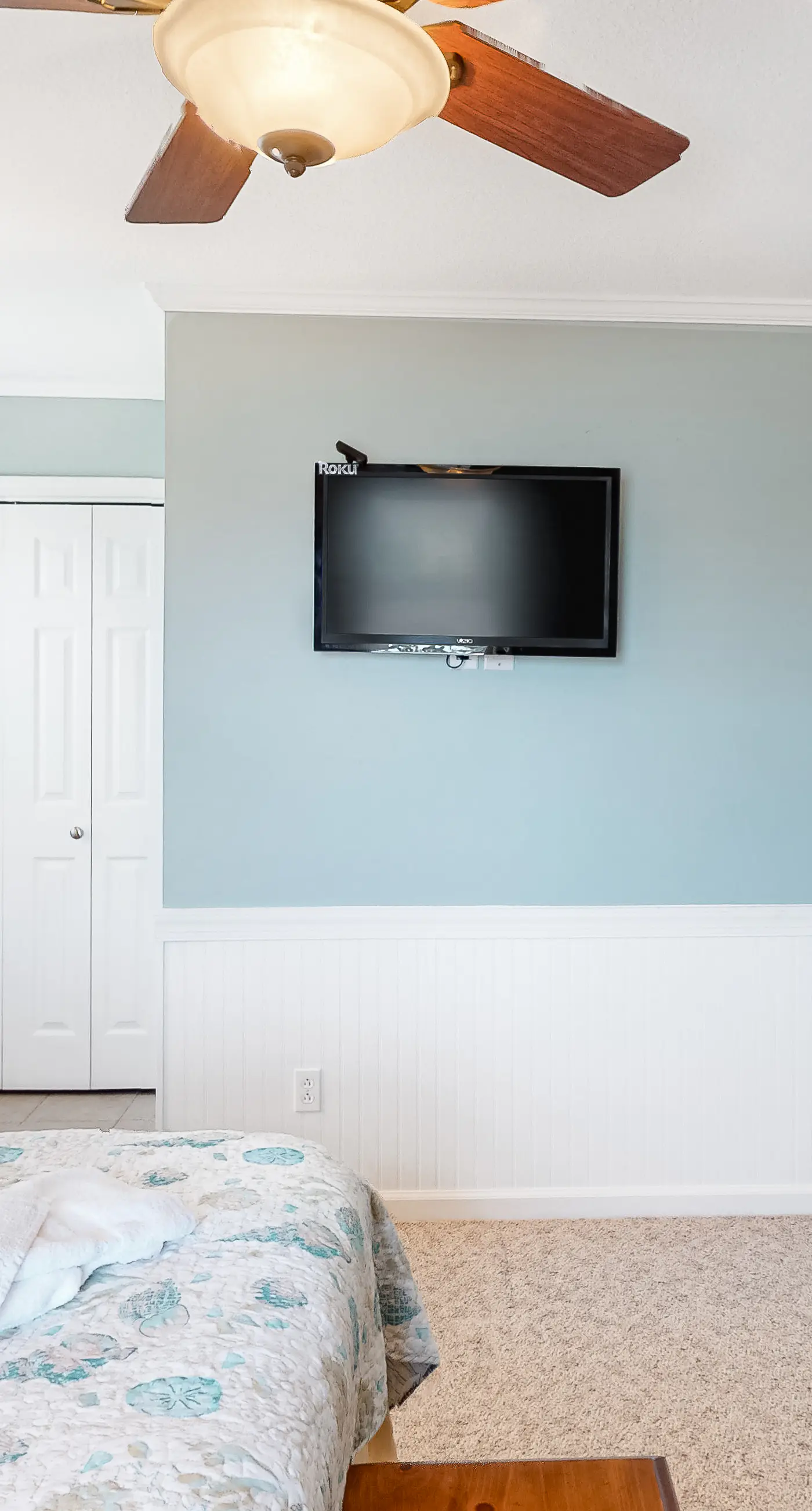 BXOR01 Holiday House