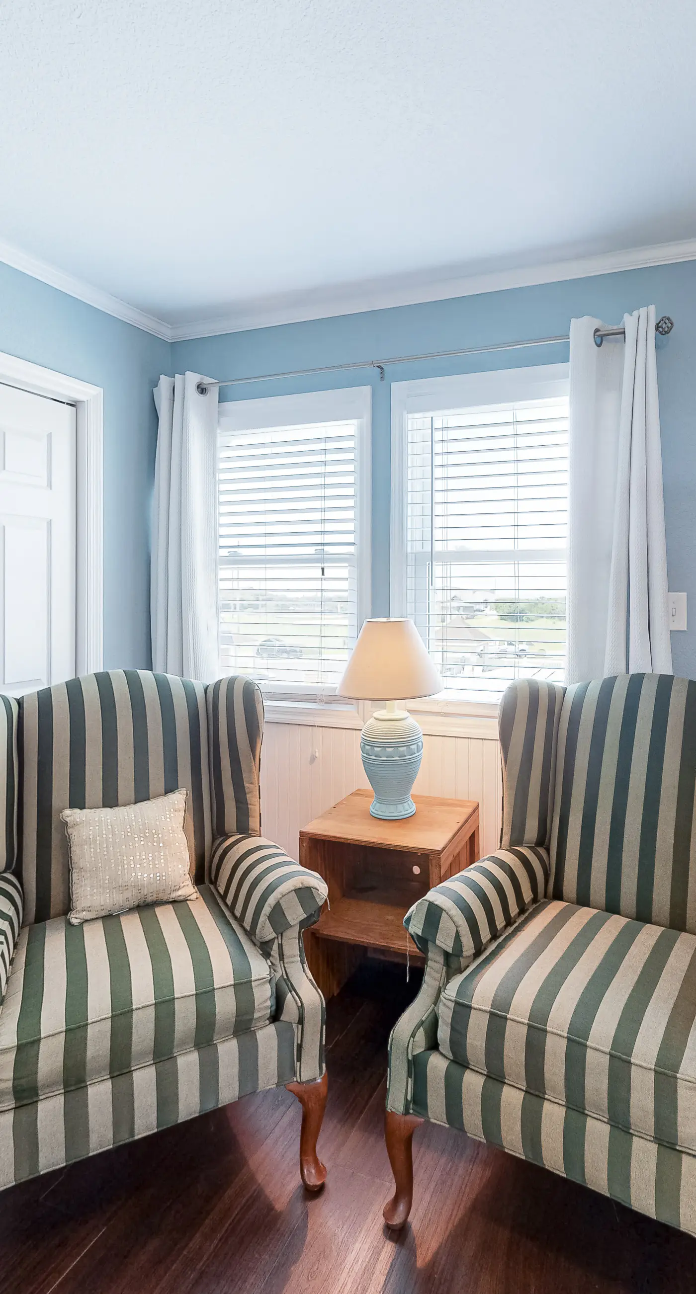 BXOR01 Holiday House