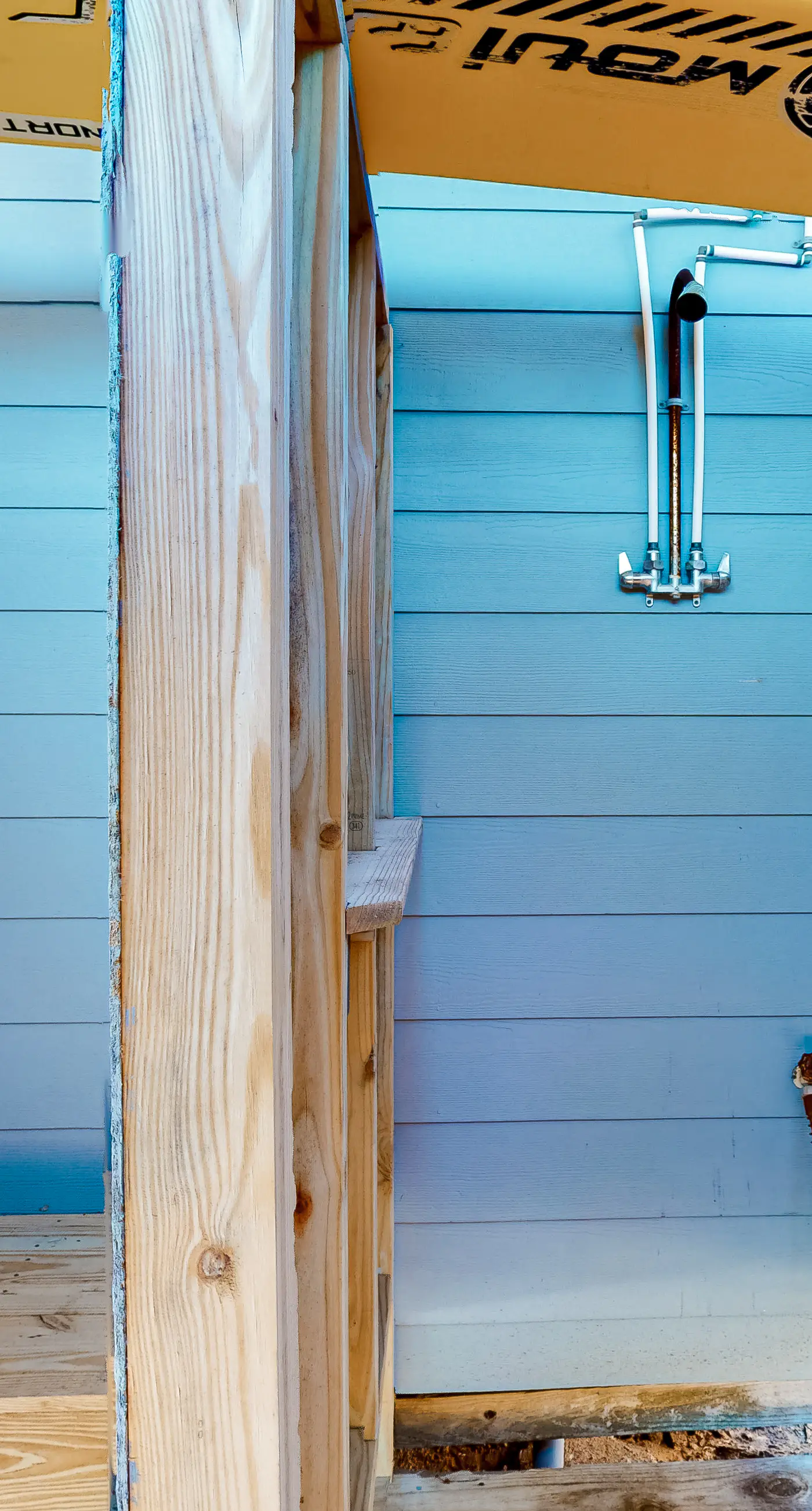 BXOR01 Holiday House