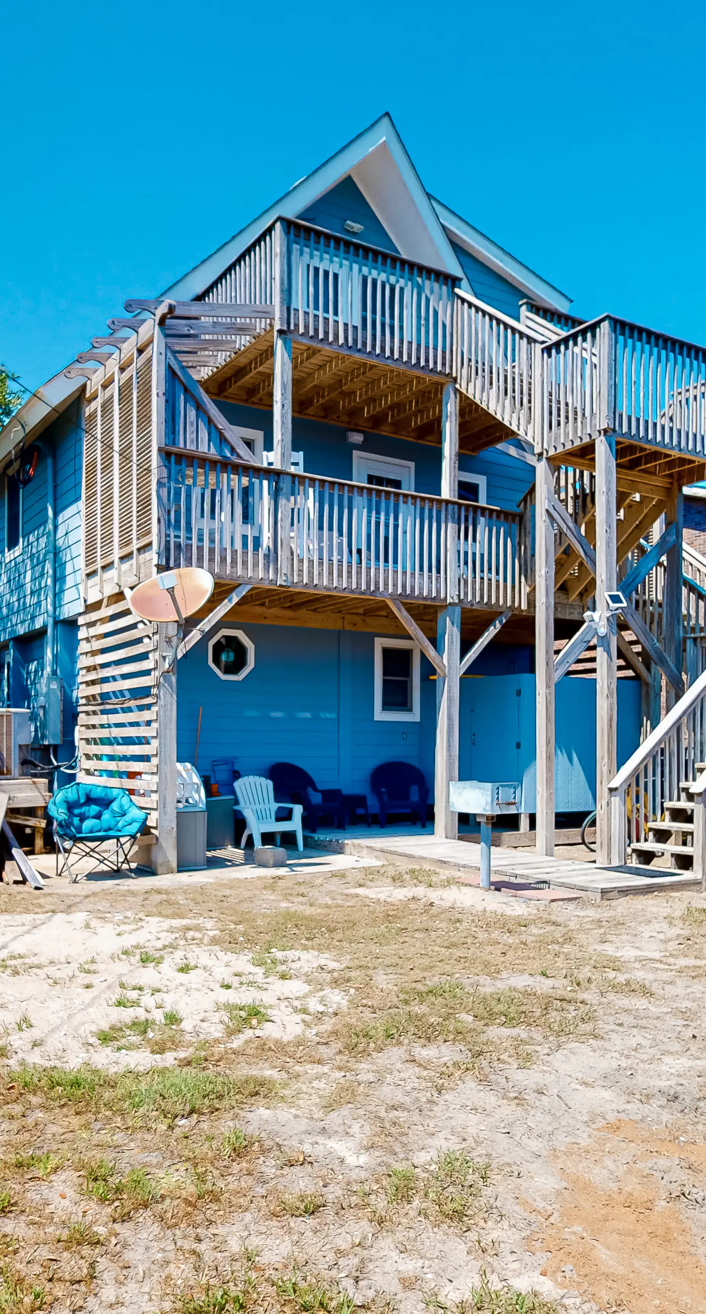 BXOR01 Holiday House