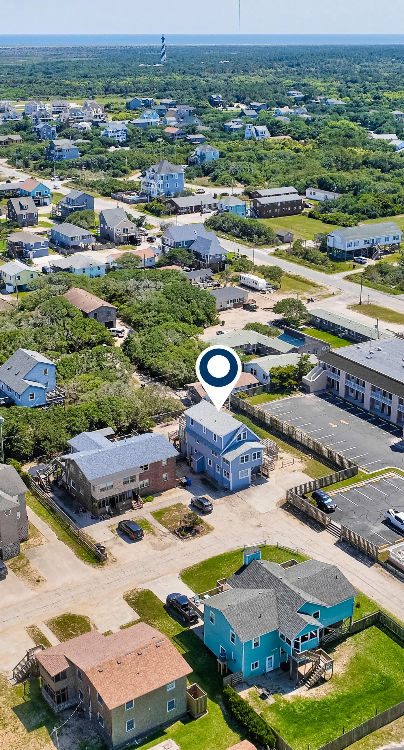 BXOR01 Holiday House