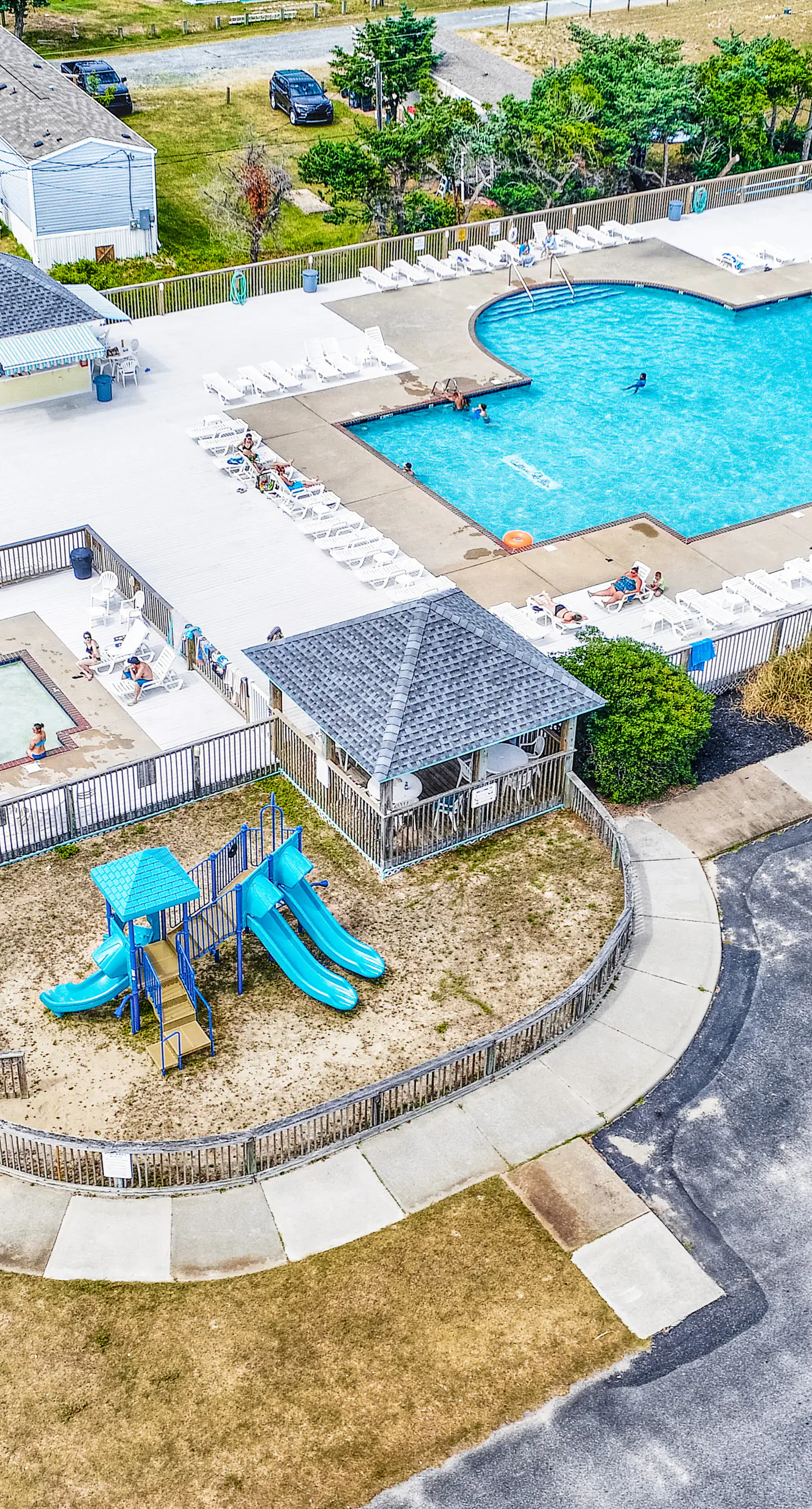 BXOR01 Holiday House