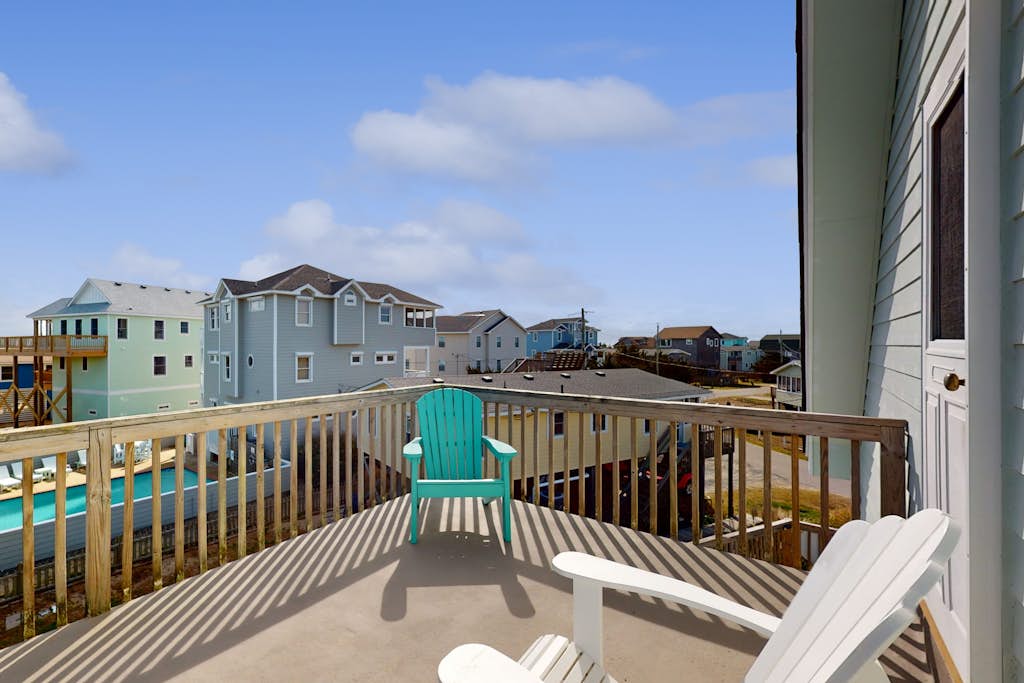 Bright island home with pool, private hot tub, deck with views, AC, & W/D