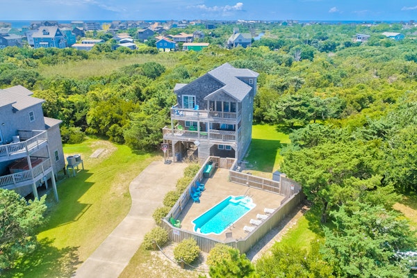 Waterfront house near beach access with AC, private pool & hot tub -dog-friendly