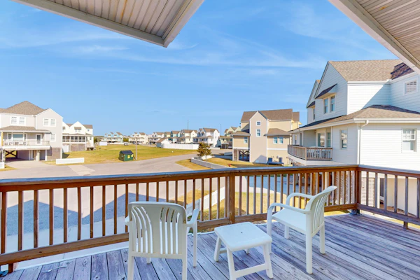 Beautiful Buxton townhouse with ocean view - pool access, washer/dryer & AC