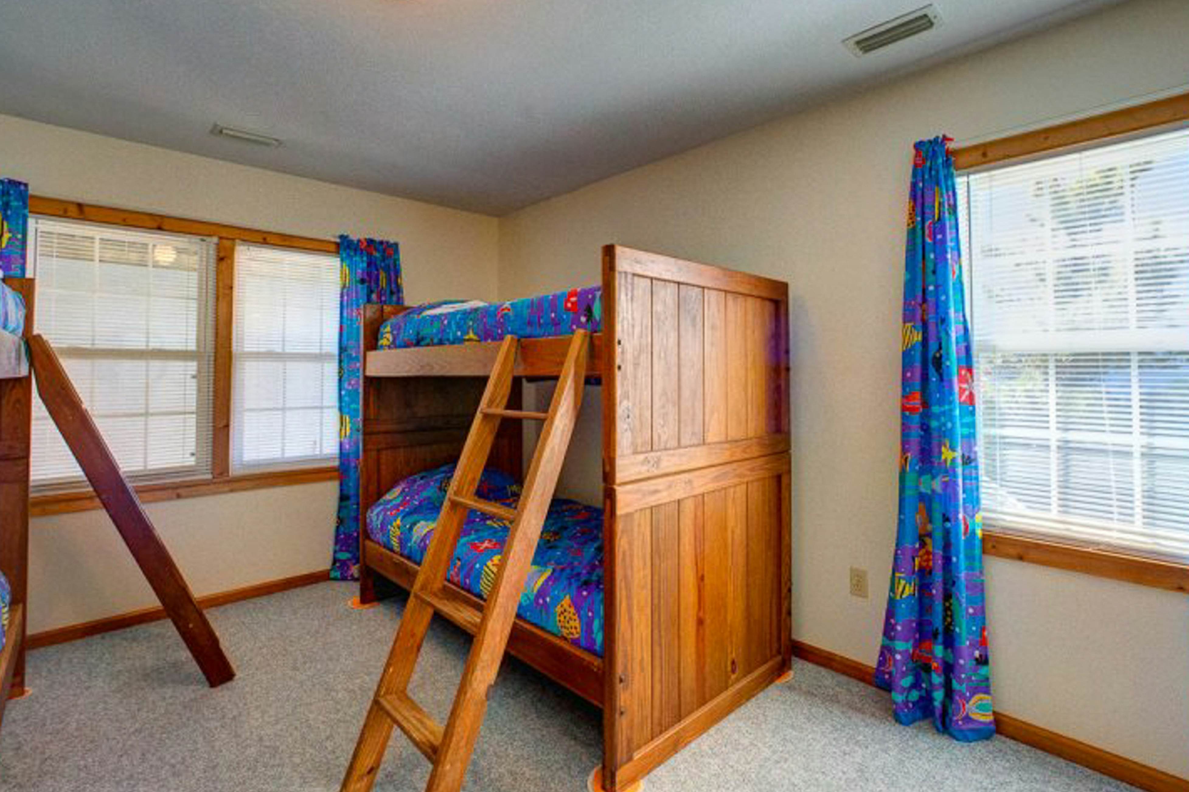 SO131 Victorian Dollhouse