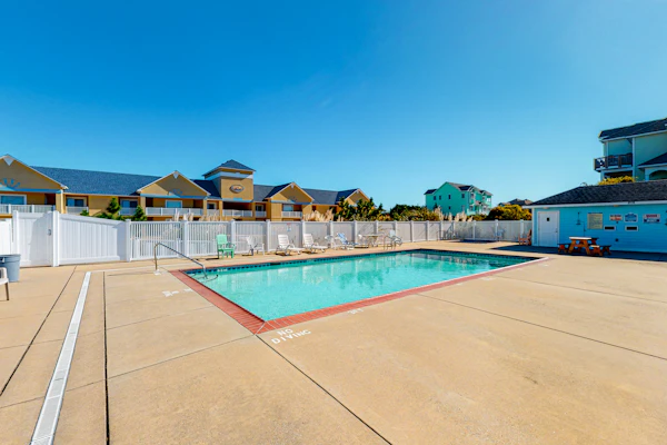 Family Condo w/Free WiFi, Central AC, Shared Pool, Private Washer/Dryer