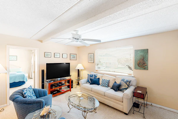 Family Condo w/Free WiFi, Central AC, Shared Pool, Private Washer/Dryer