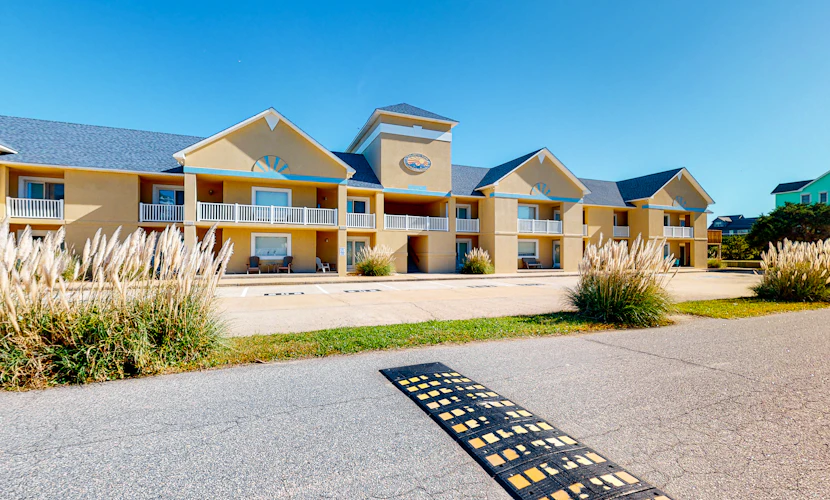 Family Condo w/Free WiFi, Central AC, Shared Pool, Private Washer/Dryer