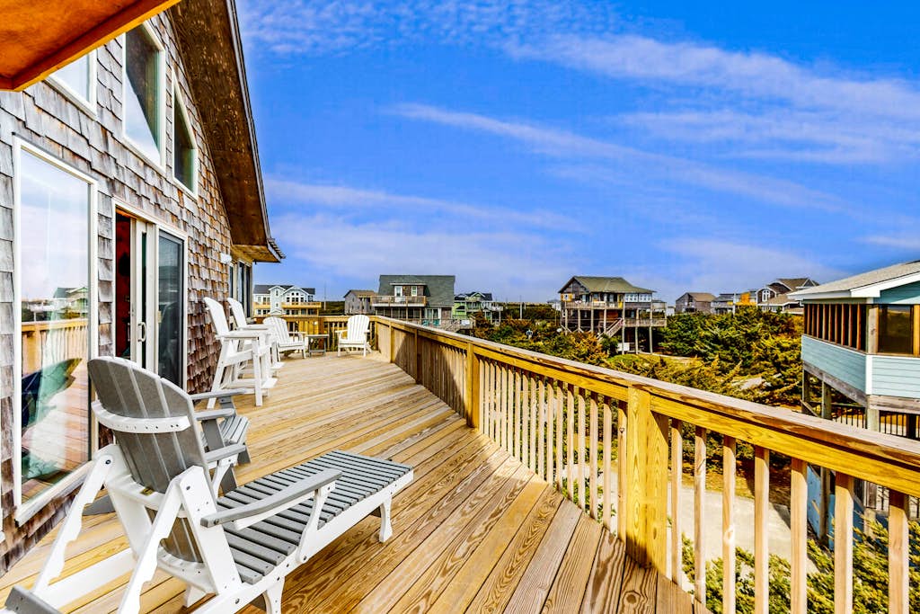 Updated home with ocean & sound views, screened porch, balcony, pool access