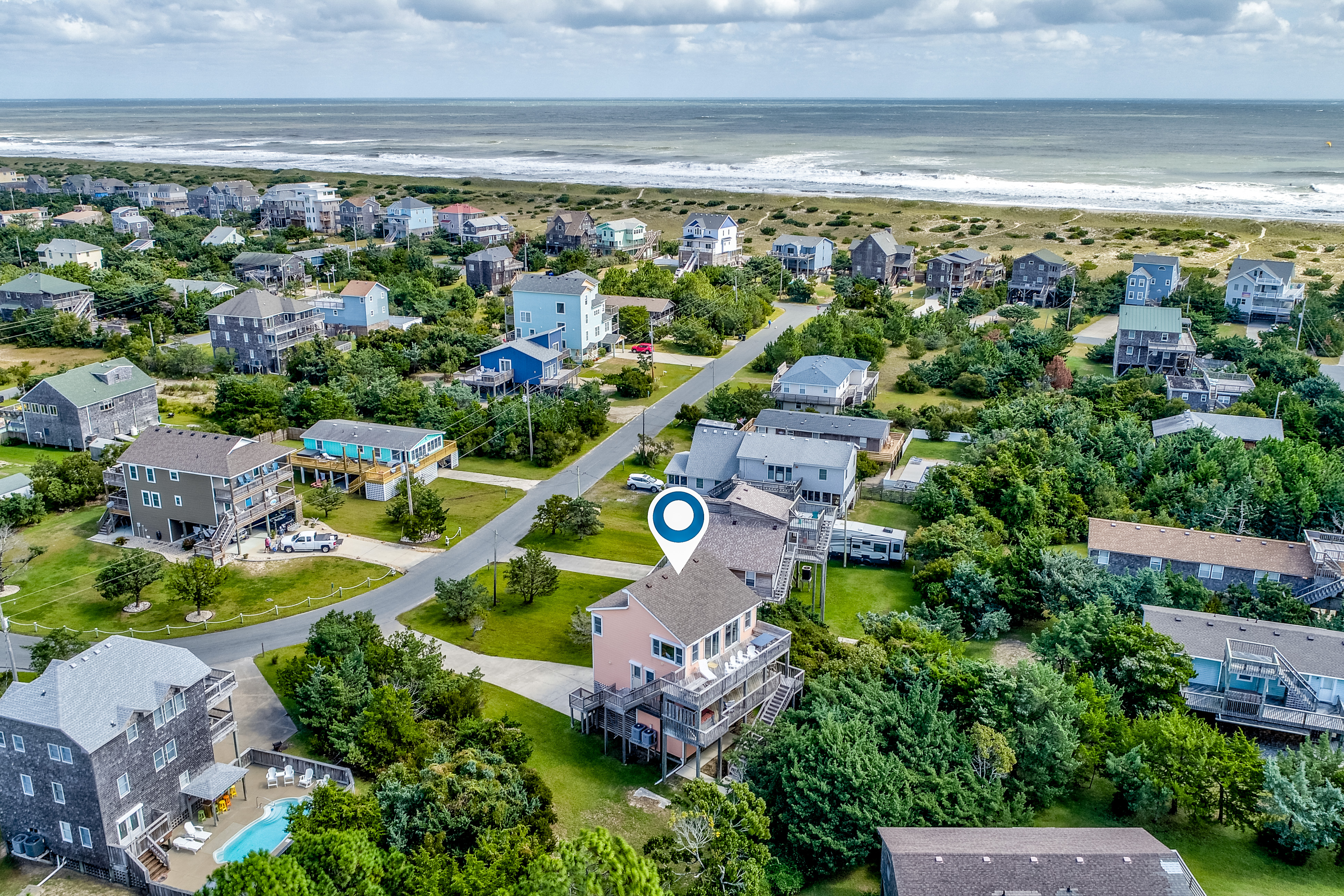 ocean-side home w/private hot tub, washer/dryer, central A/C, sundecks, fast WiFi