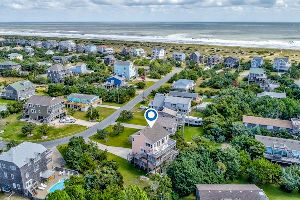 ocean-side home w/private hot tub, washer/dryer, central A/C, sundecks, fast WiFi