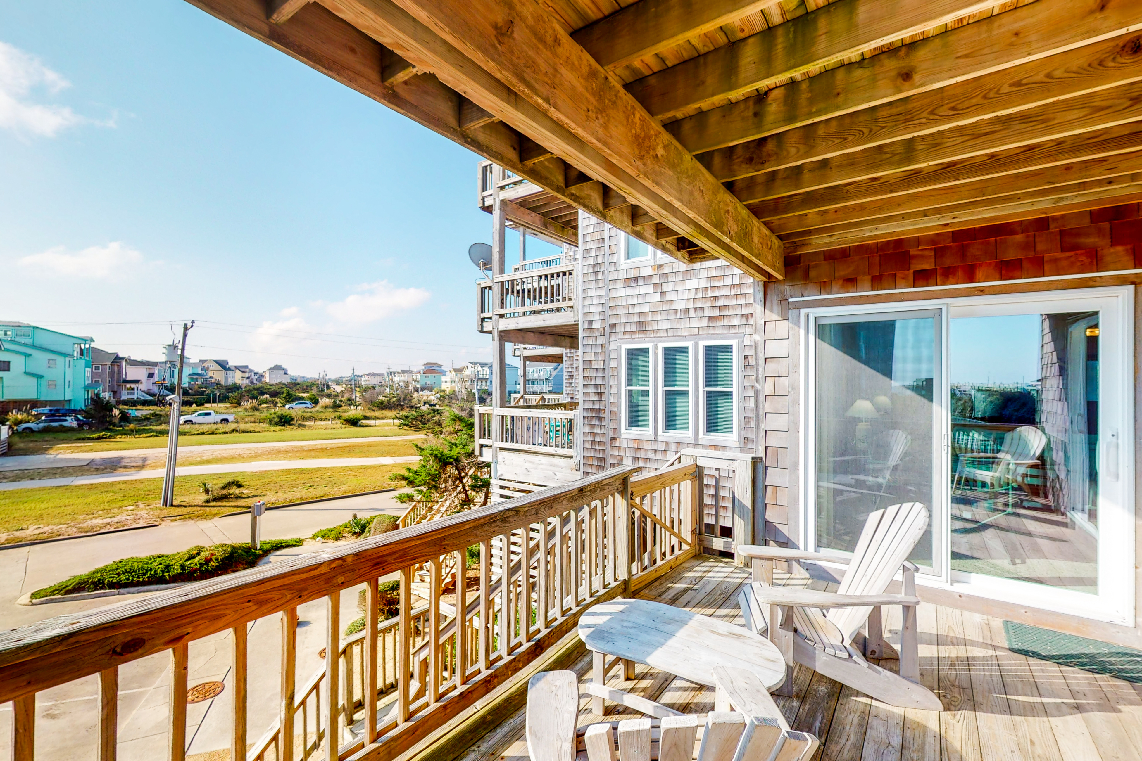 Beautifully updated condo with outdoor pool, beach access, AC & washer/dryer