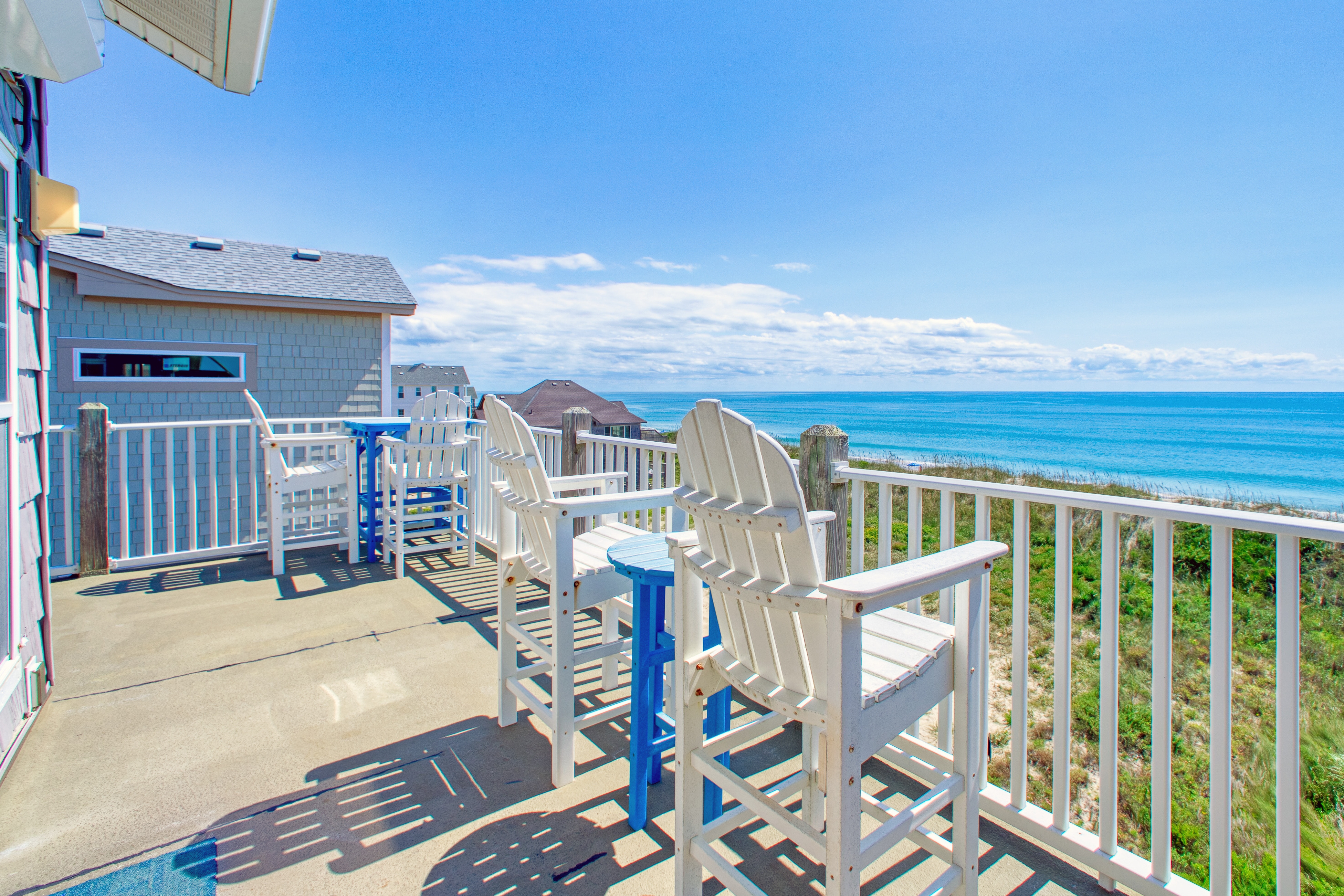 3rd-floor oceanfront condo with private deck, outdoor pool, hot tub - dog-friendly
