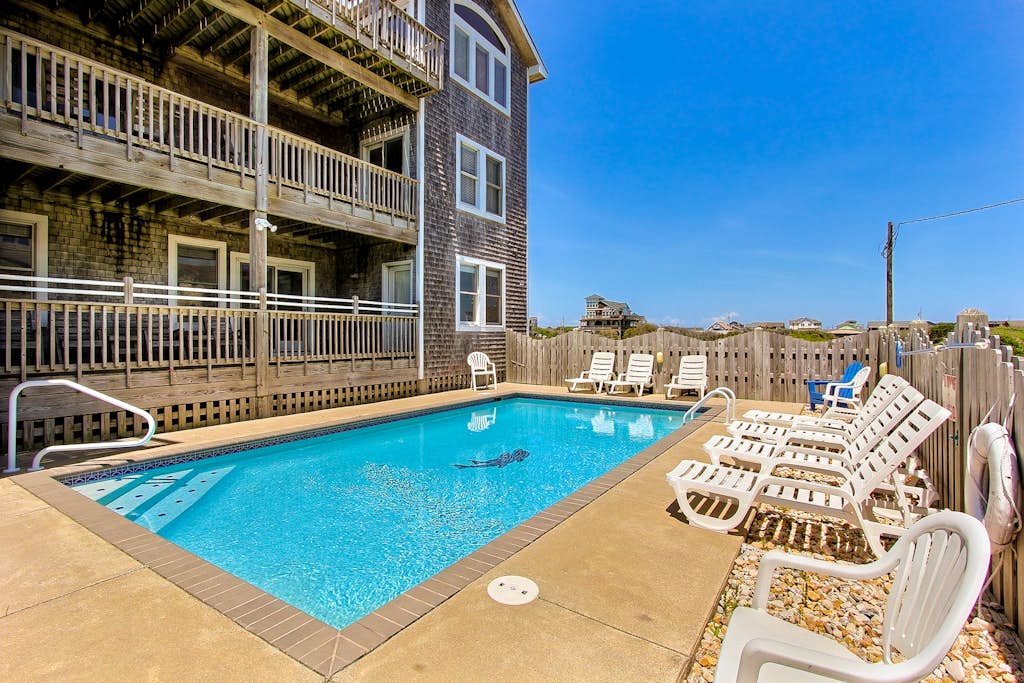 Waterfront house with pool, hot tub, pool table, elevator & ocean view