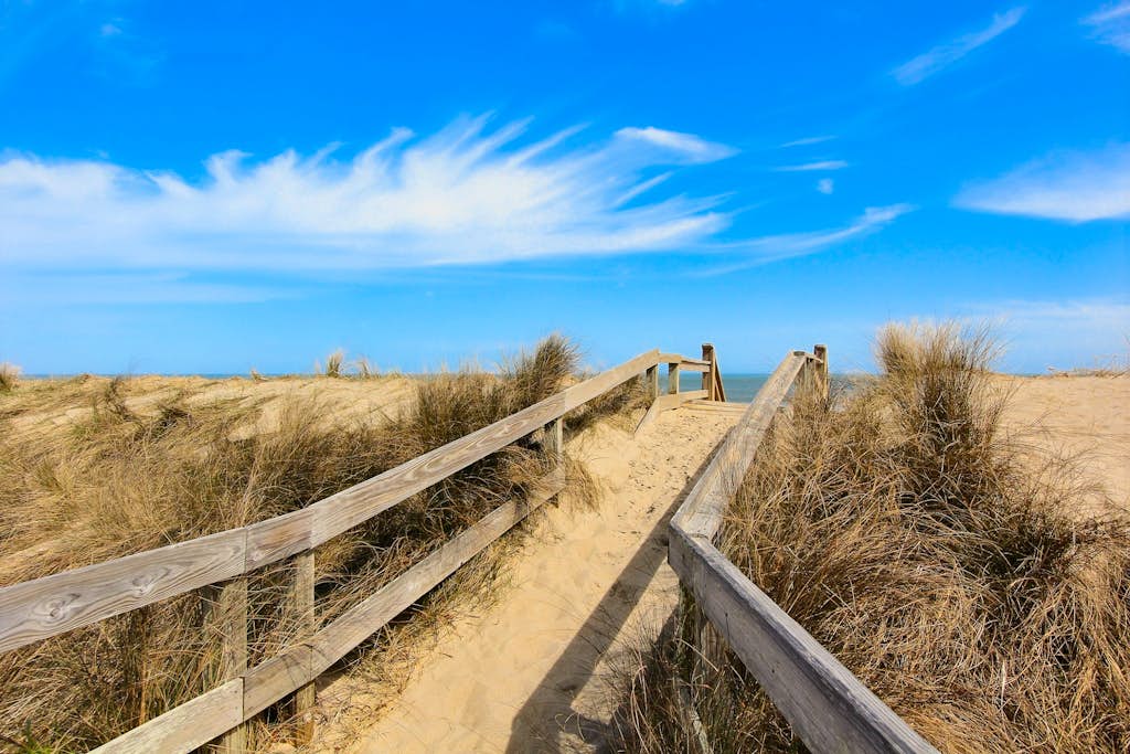Waterfront house with pool, hot tub, pool table, elevator & ocean view