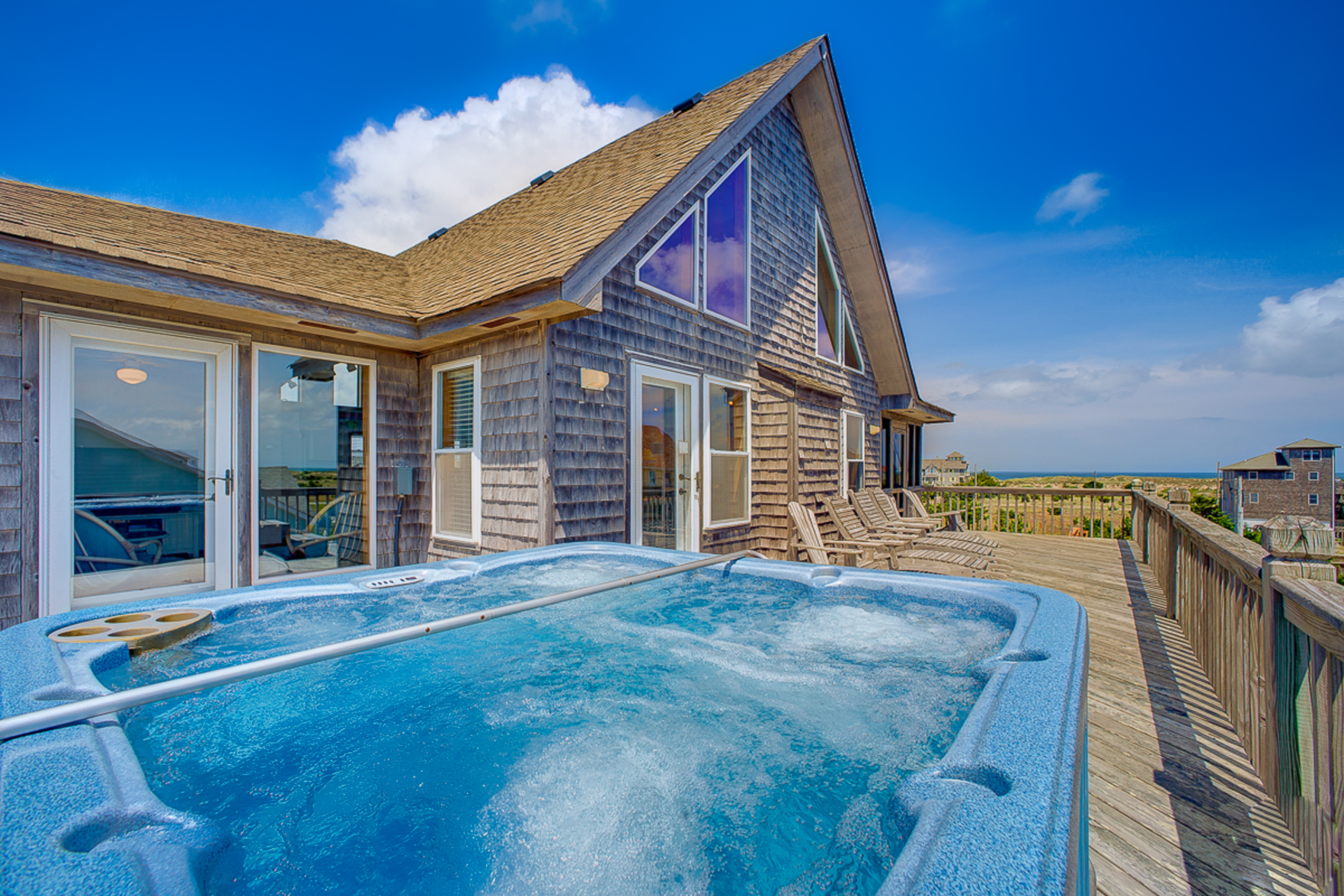 Beautiful dog-friendly home with hot tub, WiFi, washer/dryer, grill, & balcony