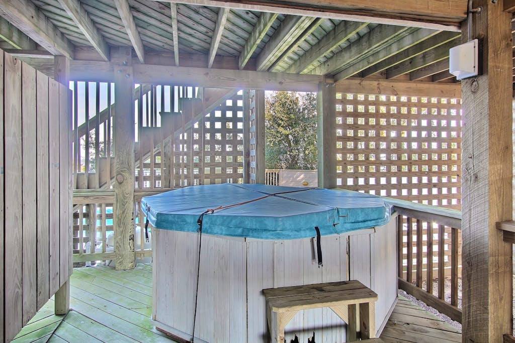 Waterfront house with private pool, hot tub, W/D, &vocean view