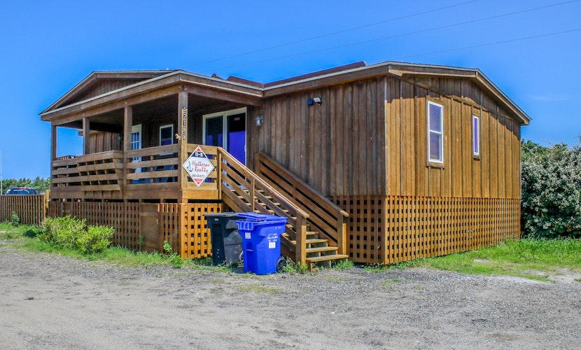 Waterfront, Dog-Friendly House w/Free WiFi, Water Views, Central AC, Private W/D