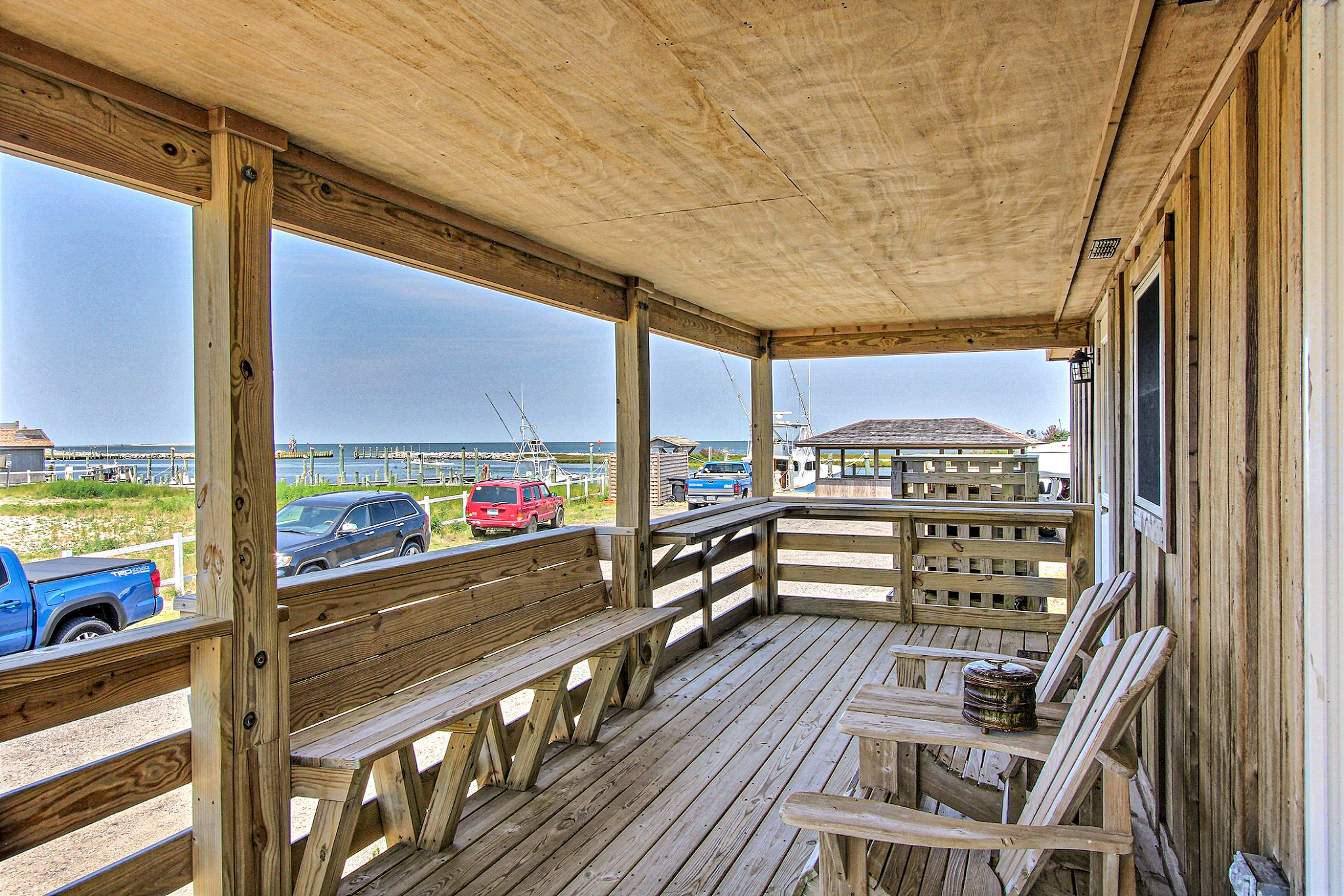 Waterfront, Dog-Friendly House w/Free WiFi, Water Views, Central AC, Private W/D