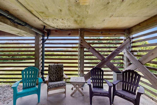 Gorgeous Home Between Ocean and Sound w/Shared Pool, WiFi