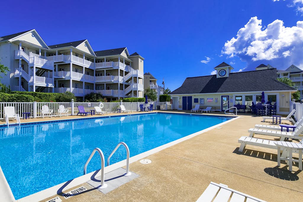 Waterfront condo with pool, central AC, amazing views, & stylish decor