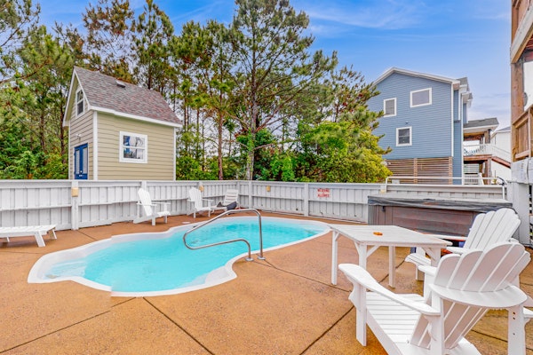 Spacious home with private pool, hot tub, pool table & central AC