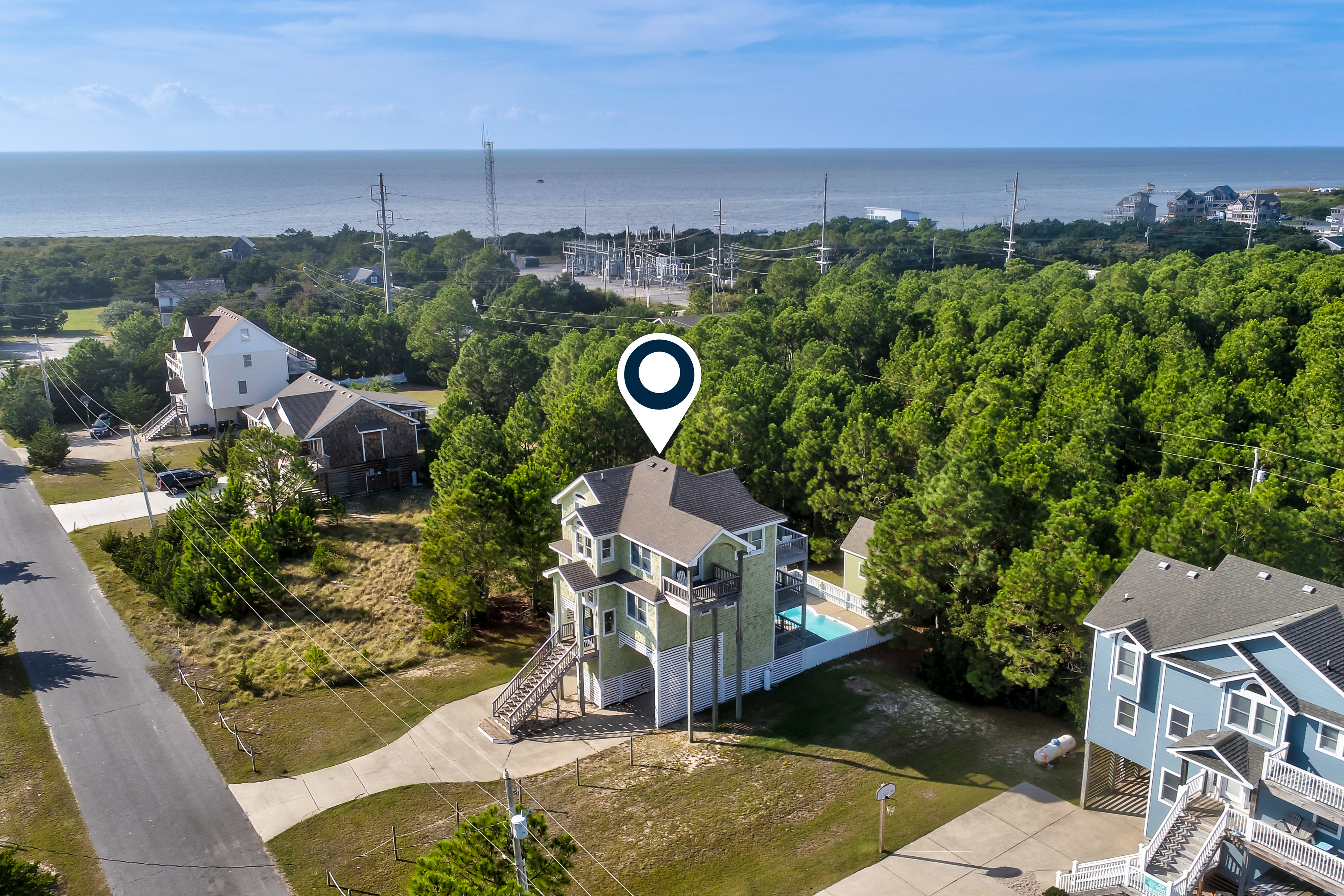 Spacious home with private pool, hot tub, pool table & central AC