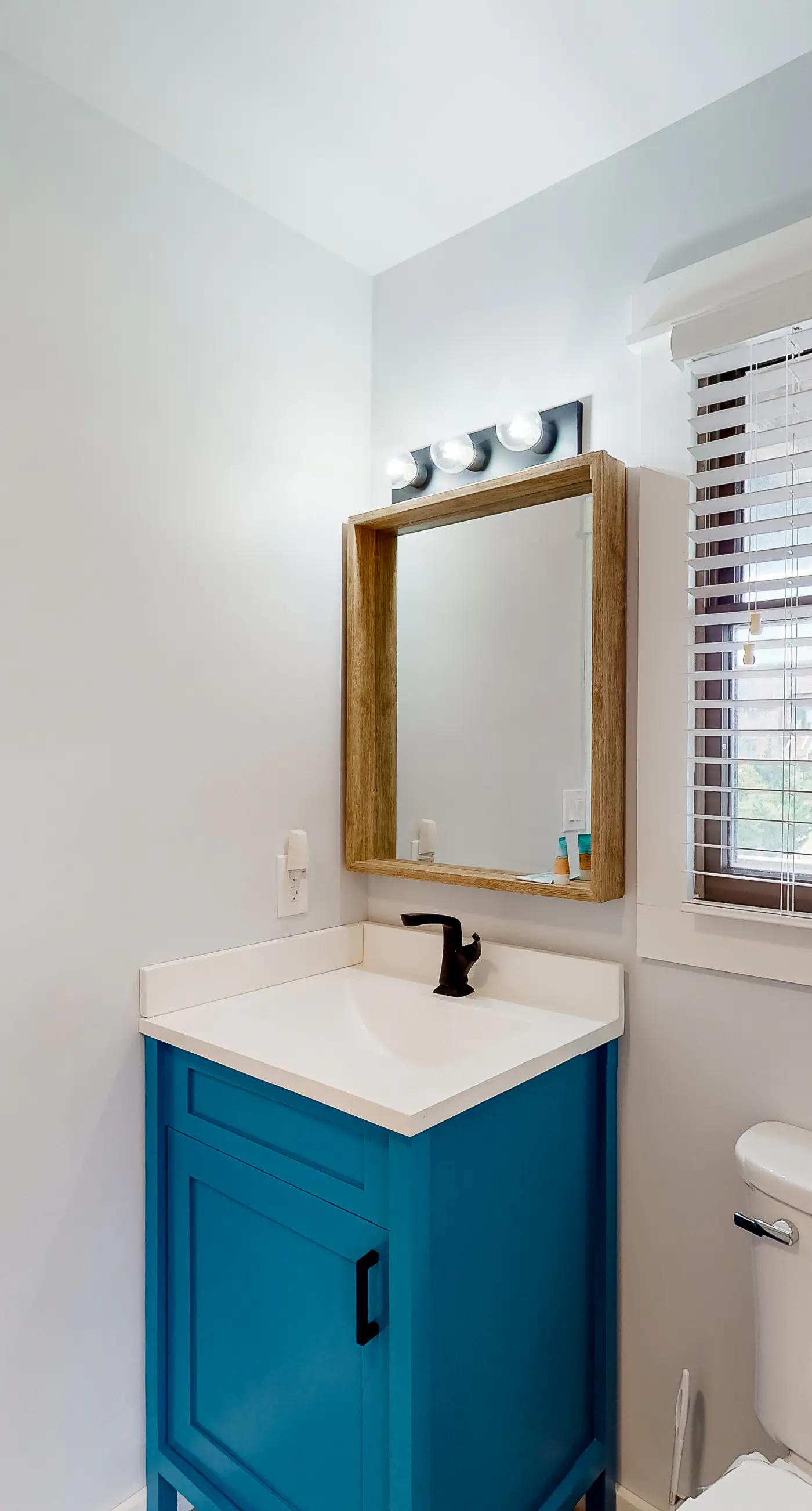 AV123 Grand Banks 123