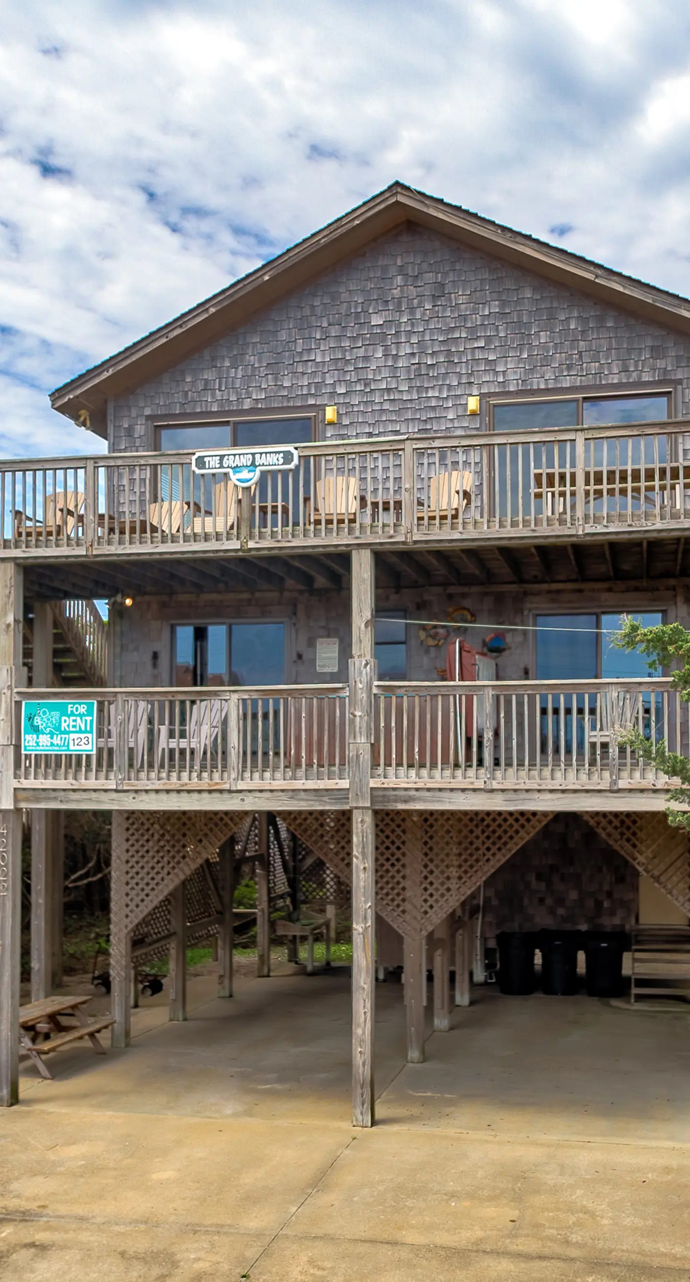 AV123 Grand Banks 123