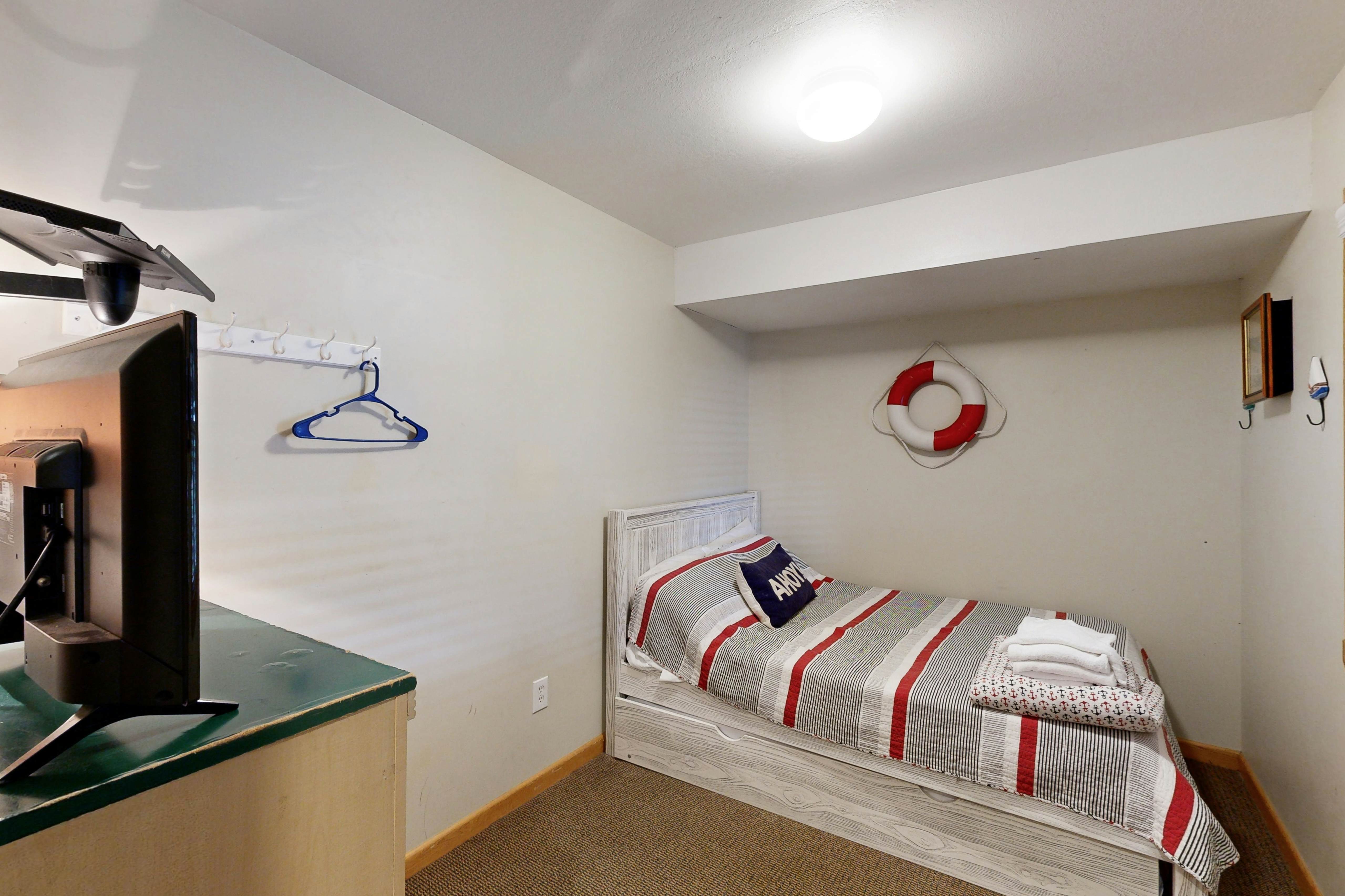 AVKS628 Somethin' Fishy #28-6