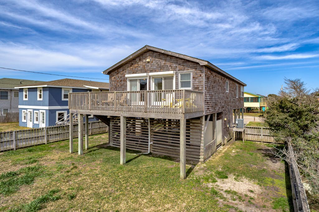 Dog-friendly home steps from the beach with deck, WiFi, AC & great location
