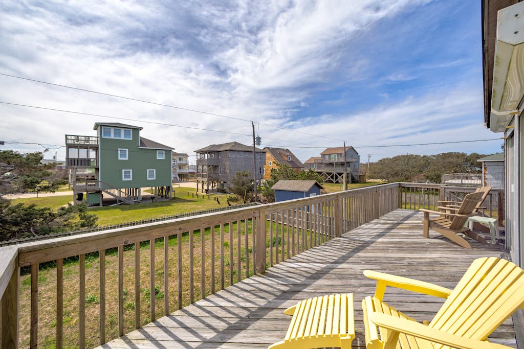 Dog-friendly home steps from the beach with deck, WiFi, AC & great location