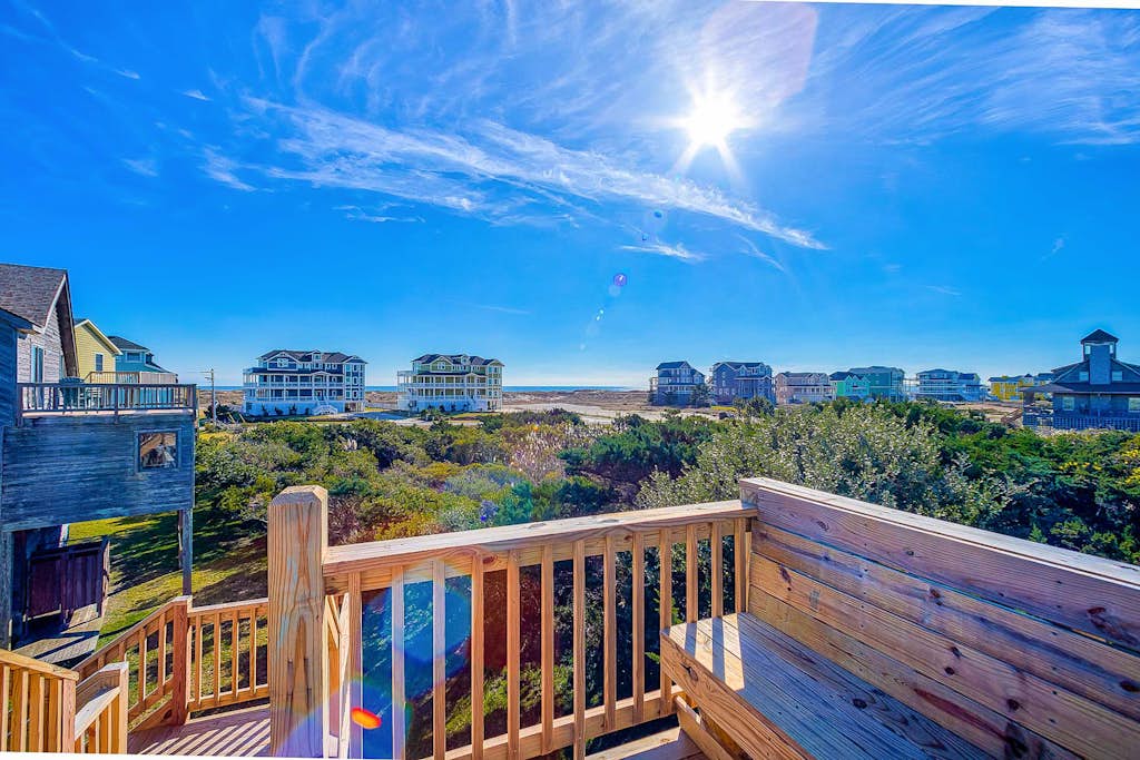 Warm & happy home a short walk from the beach with central AC & screened porch