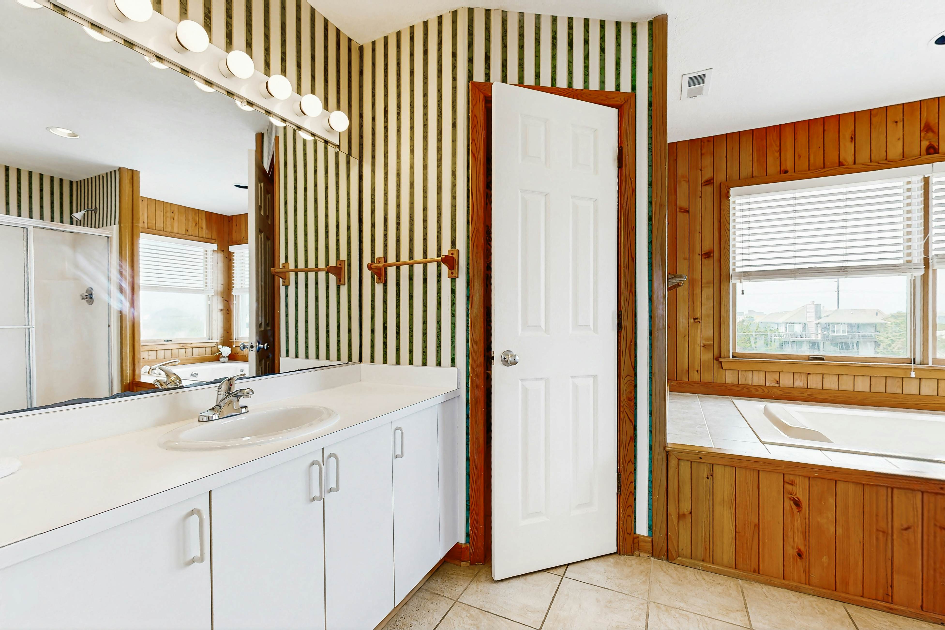 AV222 Prime Time 222