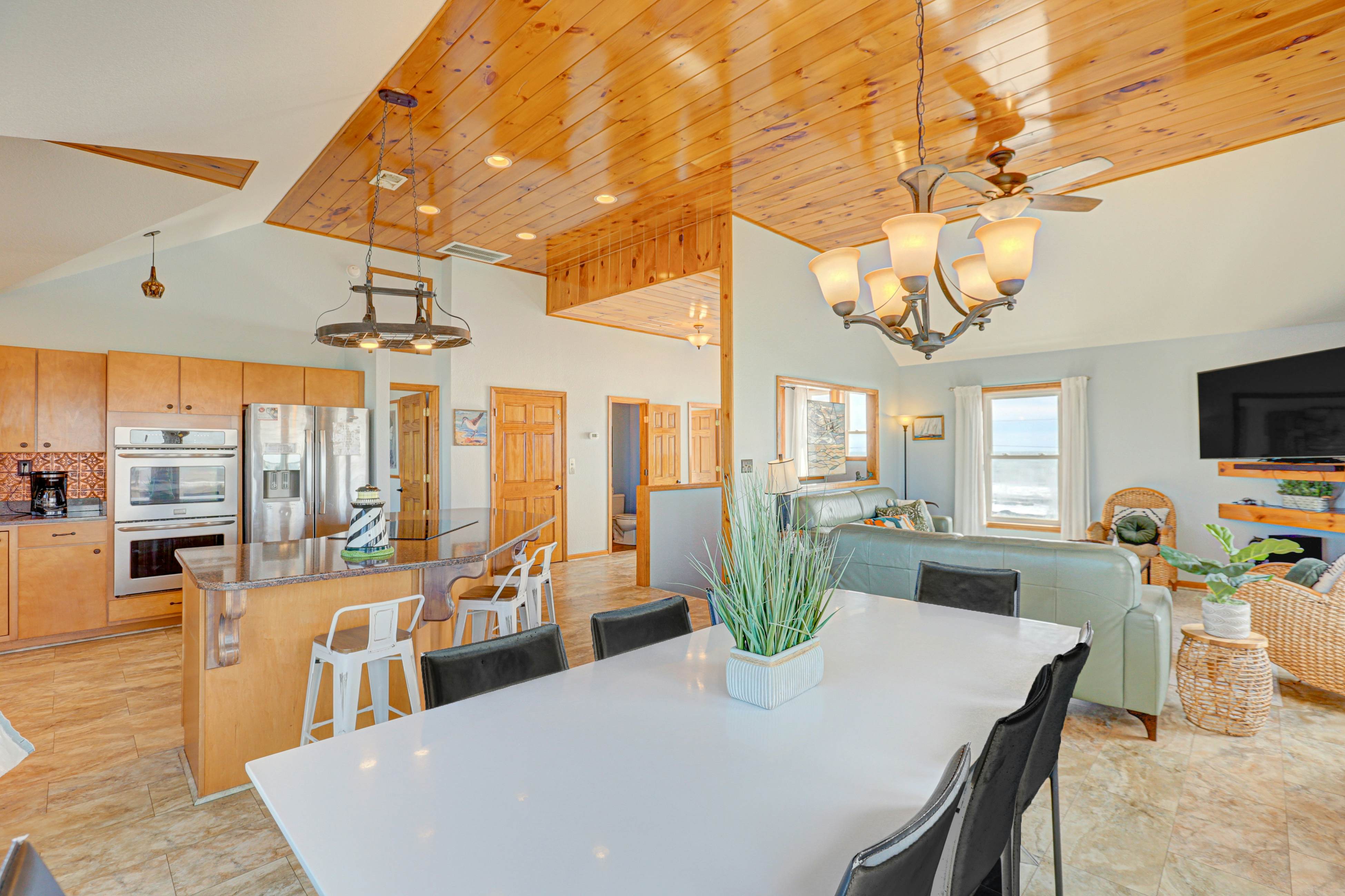 HALE124 3's a Charm 124