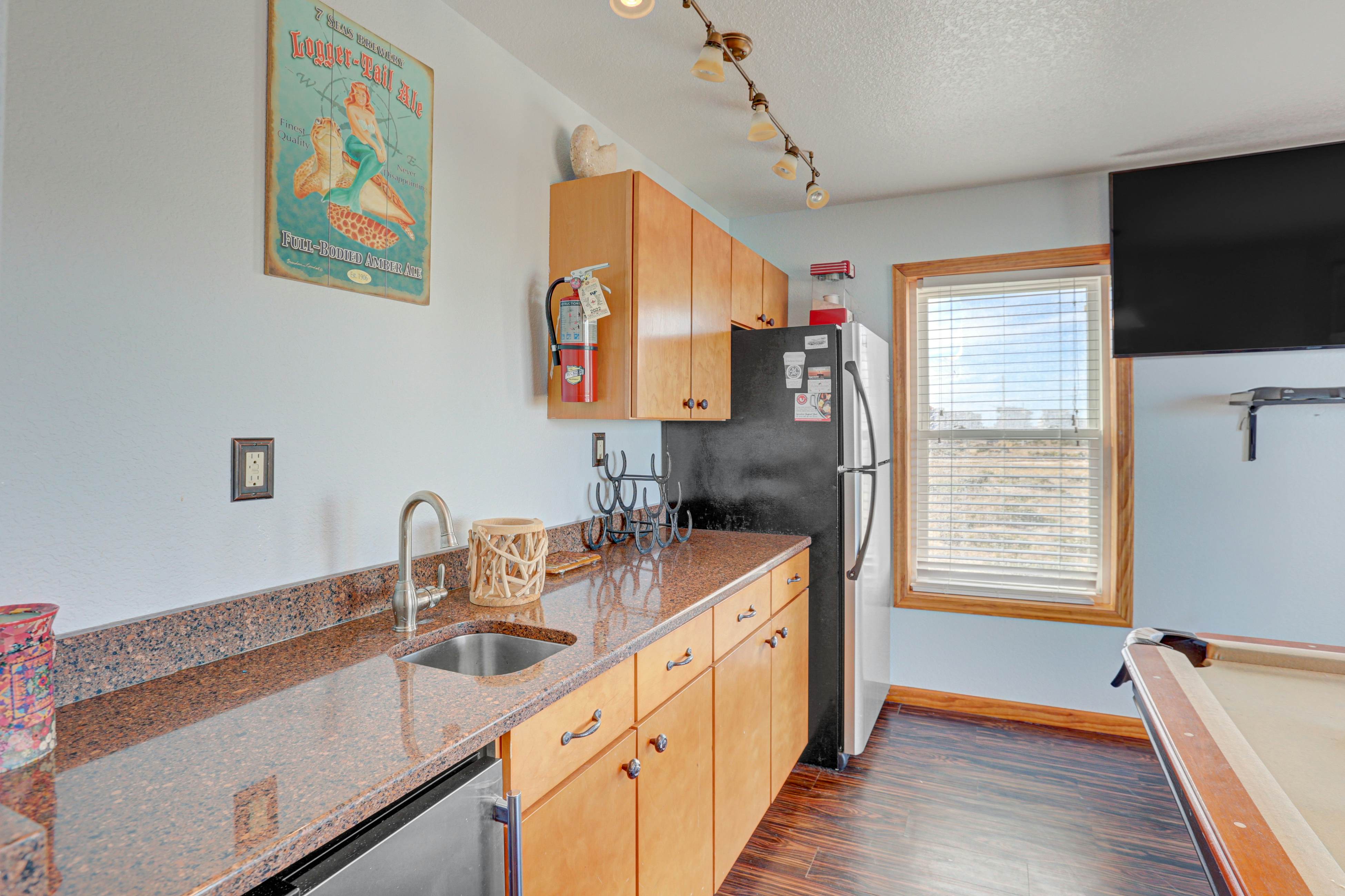 HALE124 3's a Charm 124