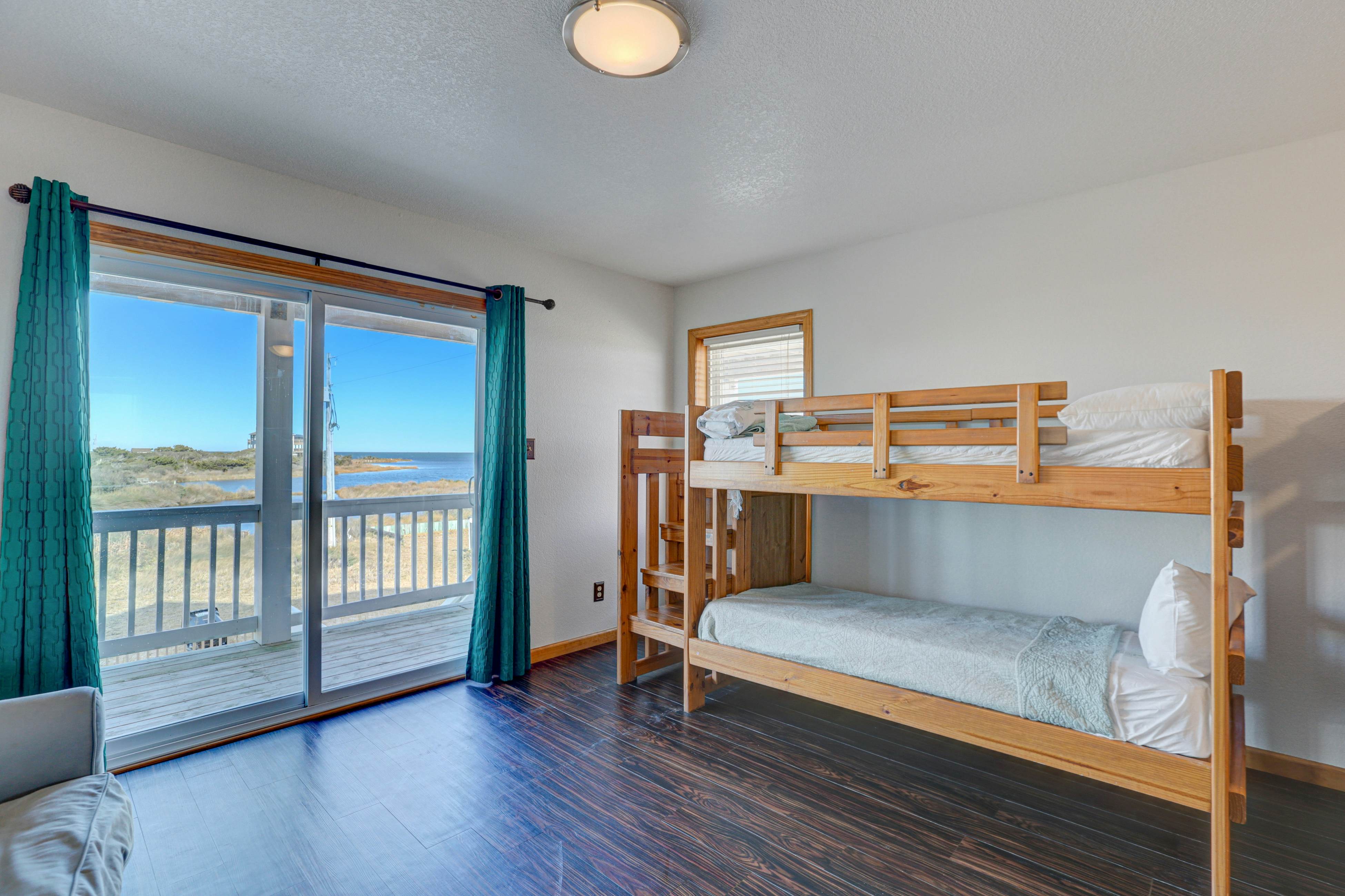 HALE124 3's a Charm 124