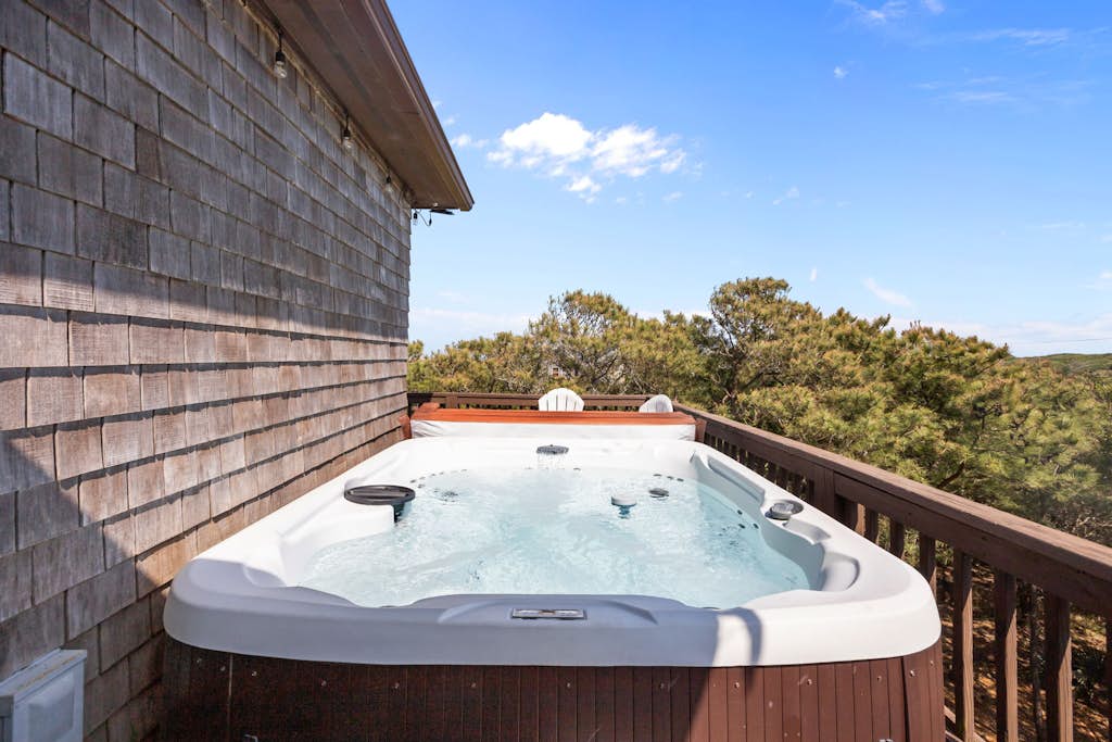 Perfect Retreat with Private Hot Tub, Panoramic Views, Full Kitchen pet-friendly