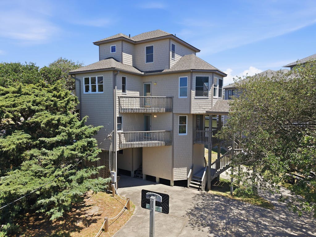 Waterfront House w/ Private Hot Tub, Free WiFi, Water View, Shared Pool