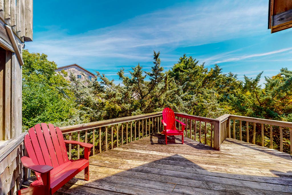Coastal House with Shared Pool, Free WiFi, Private Washer/Dryer, and Central A/C