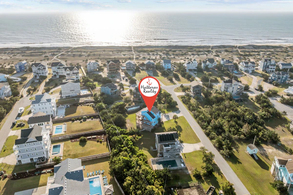 Perfect Beach Getaway with Top Deck Views, Full Kitchen, Wifi and Pet-friendly